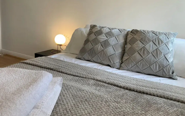 3 Bedroom Cozy House in Reading