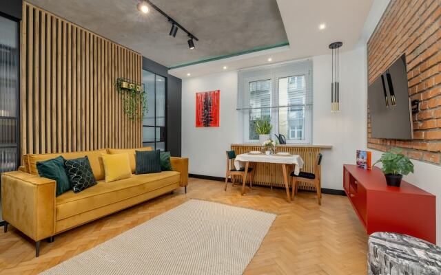 Charming Apartment in Cracow by Renters