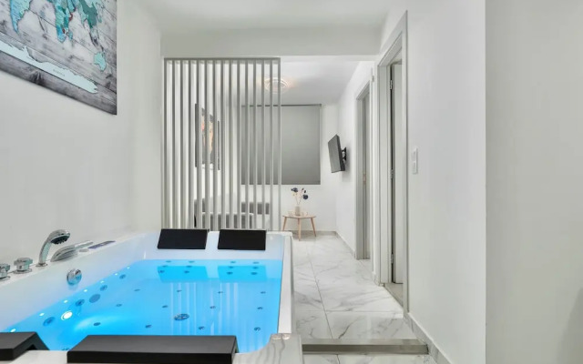 Premium Jacuzzi Suite at the City Center