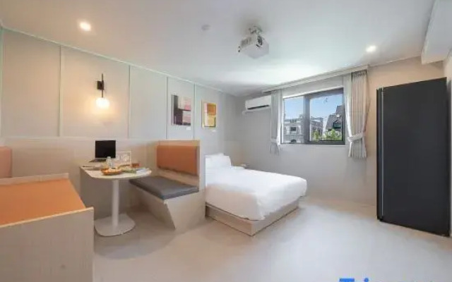 Workers Hotel Ansan by Aank