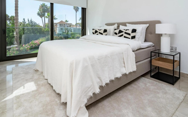 GG- Modern townhouse, families & couples only