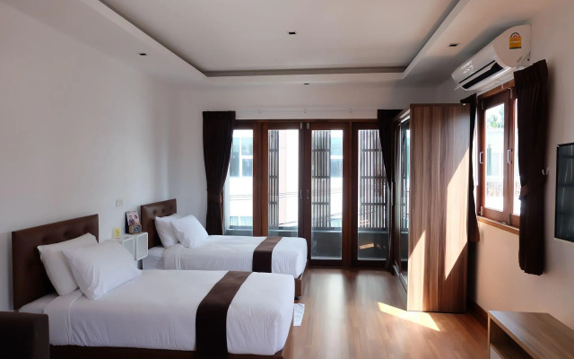 5ive Beach House Hotel