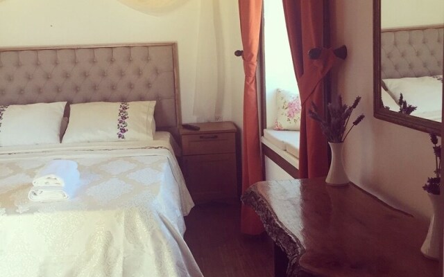 Alasonya Otel Köyiçi