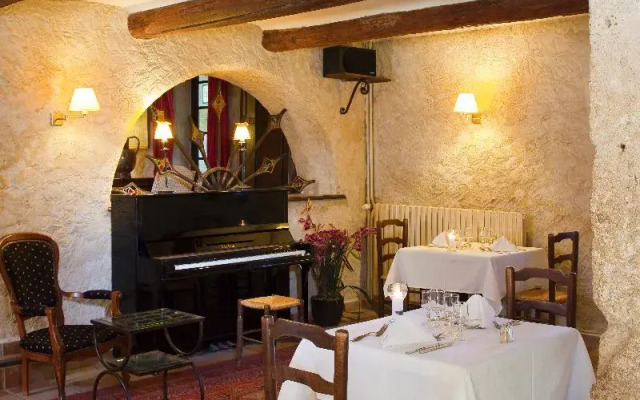 Logis Hostellerie Domaine De La Reynaude