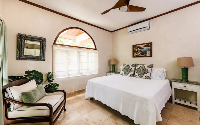 Luxury Beachfront 5 Bedroom Villa on Famous Beach