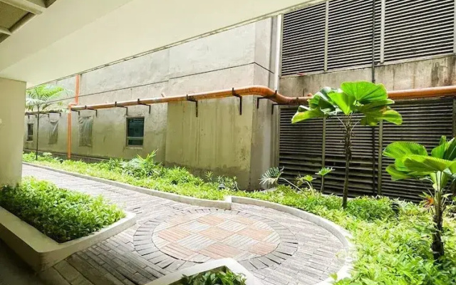 Henry & Adiche  Emperador Building