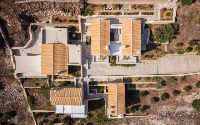 Trapela Limeni Luxury Suites