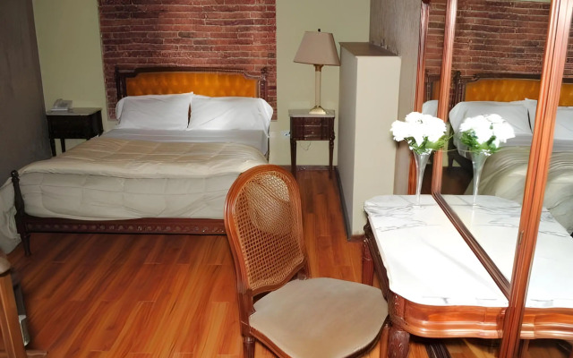 La Fresque Hotel