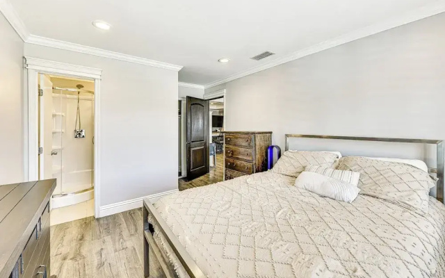 Game Room, Pool! Family Home 25 Mi to Disneyland