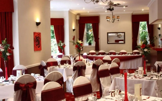 Old Rose and Crown Hotel