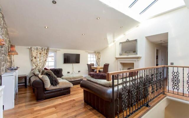 ALTIDO Spacious 3BR Mews House behind Calton Hill