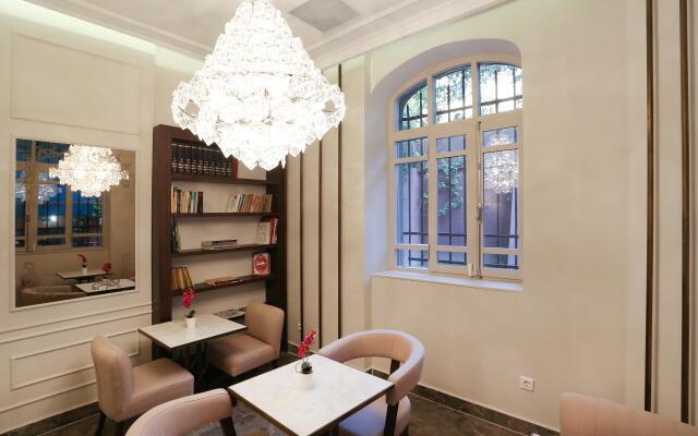 Fuga Hotel Constantinidis