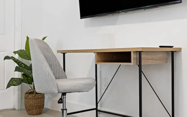 Charming Cozy Studio Lake Ridge