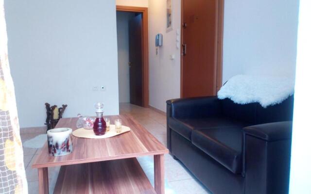 Bright Apartment 40 sqm Port of Piraeus OLP