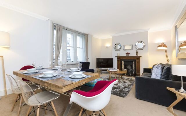 Club Living - Baker Street Apartments