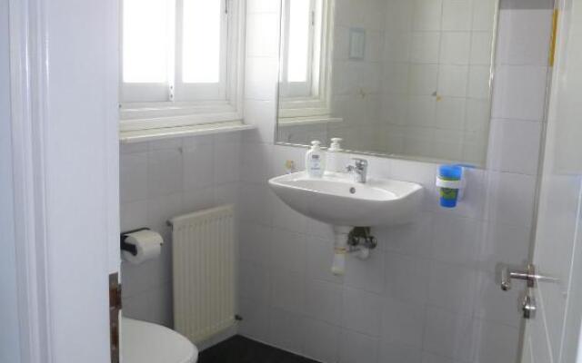 Double room with ensuite bathroom at Datacom building