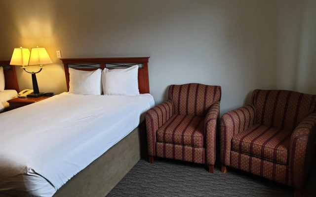 Riverland Inn & Suites