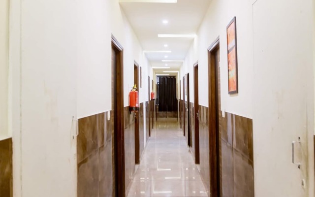 OYO 22825 Hotel Crown Stay inn