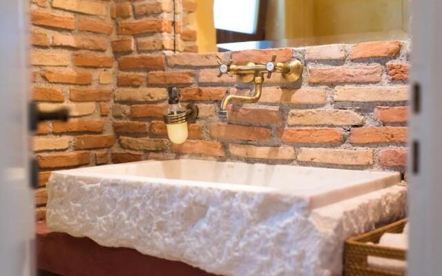 Seafront Luxury Villa w 5-en Suite BR BBQ