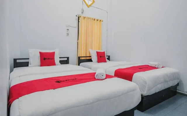 Hotel Umro by RedDoorz