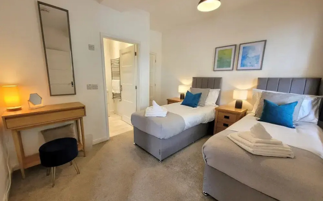 Crescent House Apartments