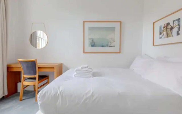 Beautifully Designed 2BD House - by Queen's Park!