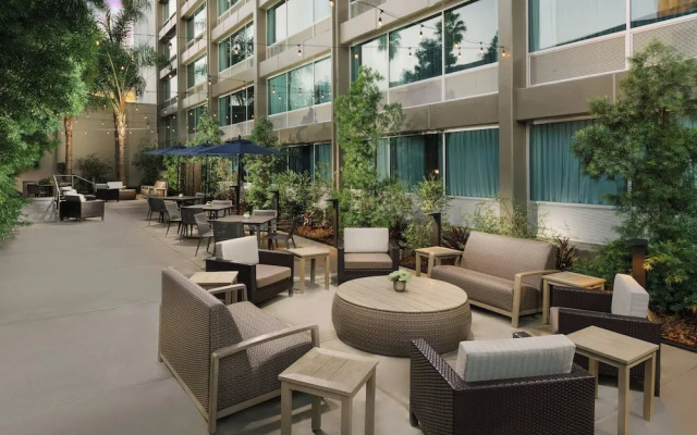 Holiday Inn Hotel Woodland Hills (Warner Ctr)