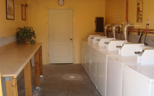 Green Creek Inn and RV Park