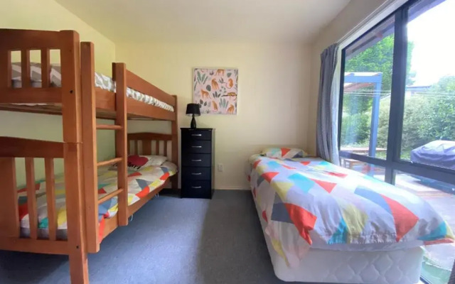 17 Chisholm Crescent