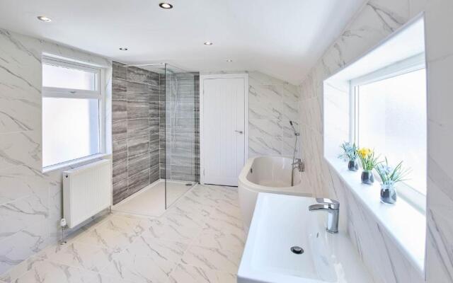 Host Stay The Lobster Holiday Inn