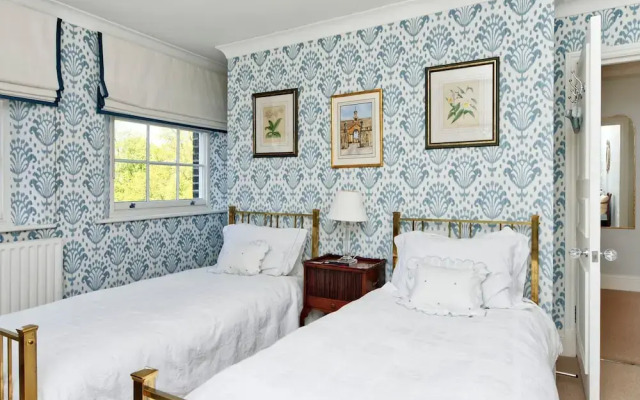 Beautiful and Spacious 2 Bedroom Apartment in South Kensington