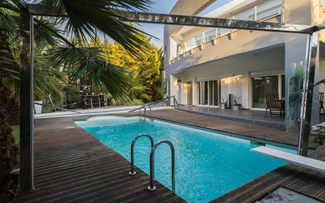 Villa BOND with Private Swimming Pool