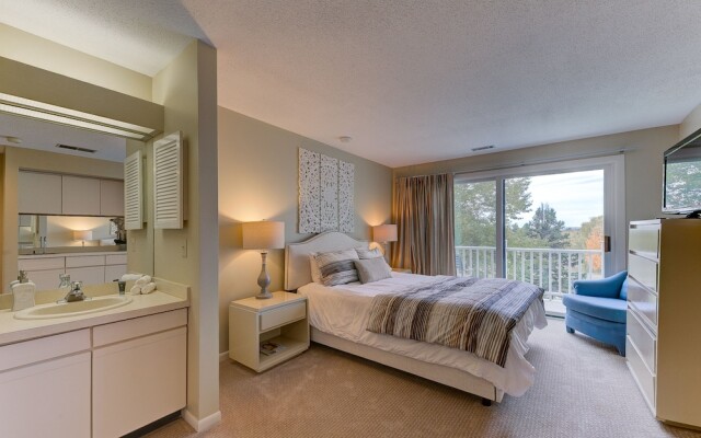 2 Bedroom Condo Golf Course Views 5166