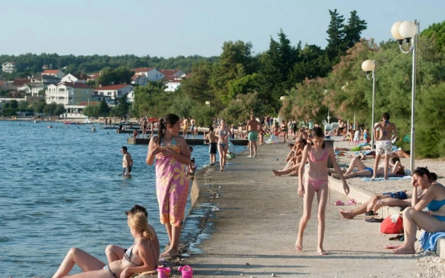 Anita Dikloclose To The Beach5 Persons