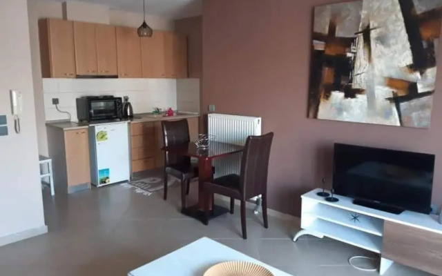 Εclectic Apartment 8fr (free parking)