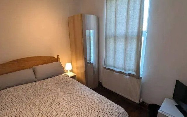 3b-10min City Airport, Parking, No Parties Allowed