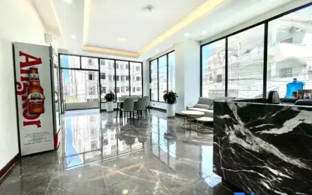 SKY HOTEL Sihanoukville - Cinema Rooms & Apartments - FREE LAUNDRY