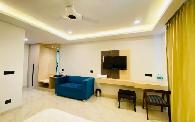 Hotel Holiday Grand Near Expo Mart