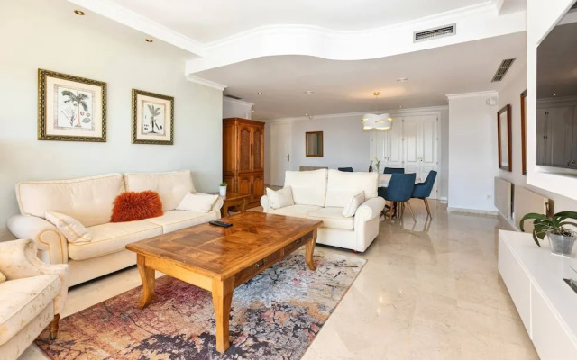 Luxury Apartment With Sea View In Marbella