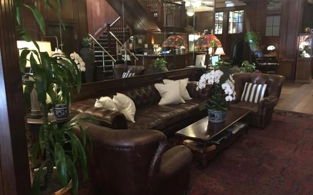 Park Plaza Hotel