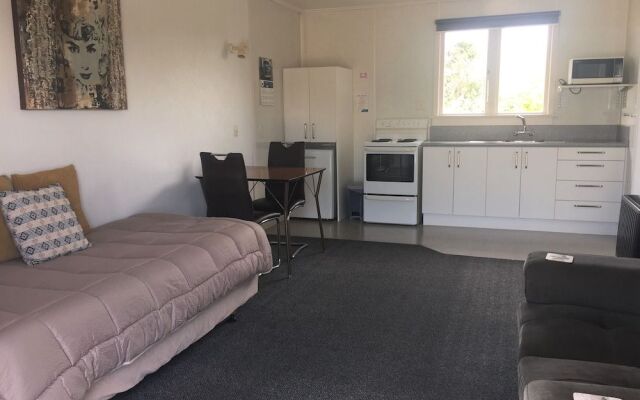 554 Moana Court Motel