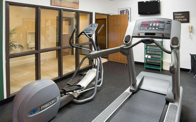 Quality Inn Brooklyn Center