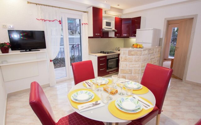 Spacious Apartment in Slatine With Terrace