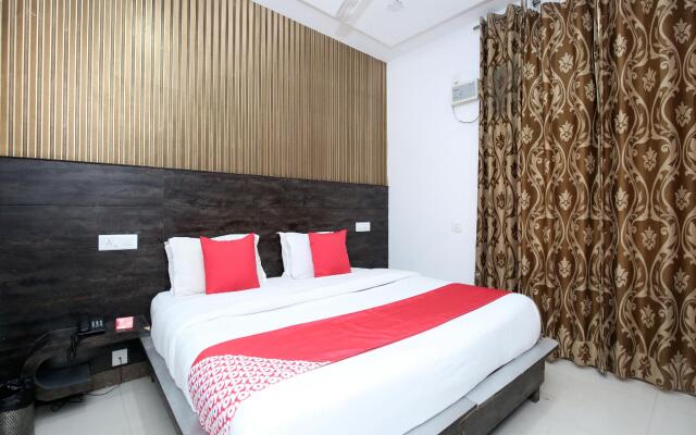 OYO 13431 Hotel Royal Blue