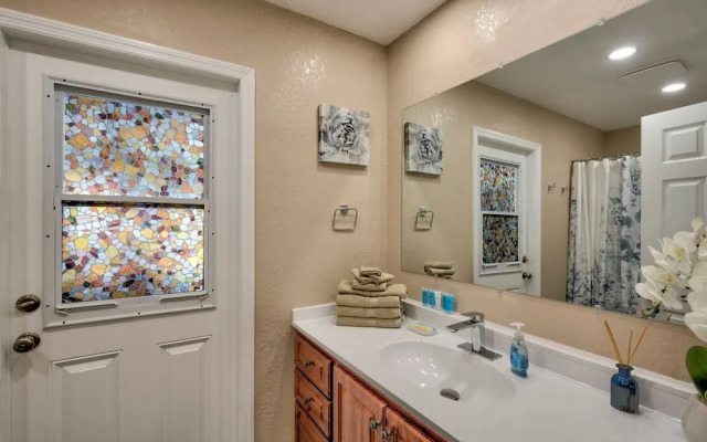 Sunny Escape-heated Pool