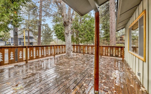 2417-timber Pines Chalet 2 Bedroom Cabin by RedAwning