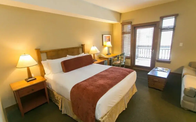 Comfort and Convenience in this Spacious Unit by RedAwning - Save 20% on 7+ Nights!