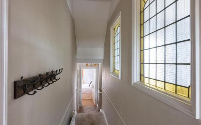 Beach View: Stunning sea view & balcony apartment