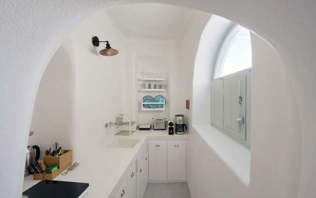 Cave Suite Oia