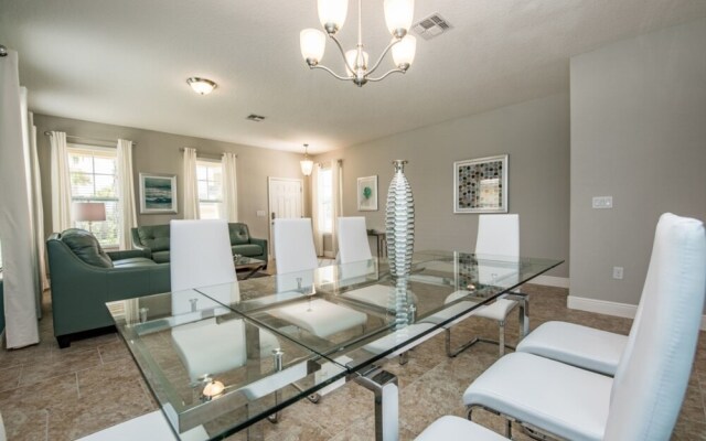 Solterra - 4104 Oaktree Drive